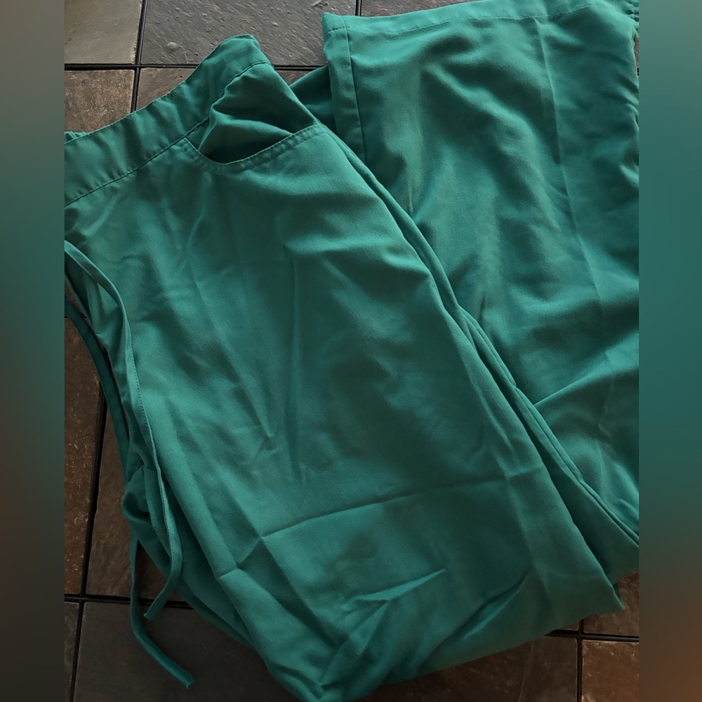 Women’s Large Greys anatomy by Barco hunter green scrub pants